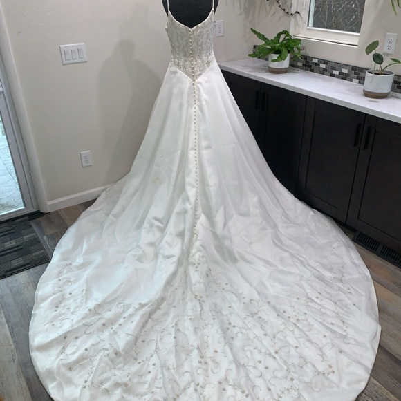 🚫SOLD🚫Ivory sz 12 stunning wedding gown - Picture 2 of 16